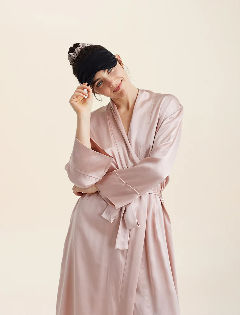 Audrey Boxed Mulberry Silk Eye Mask - Image 3