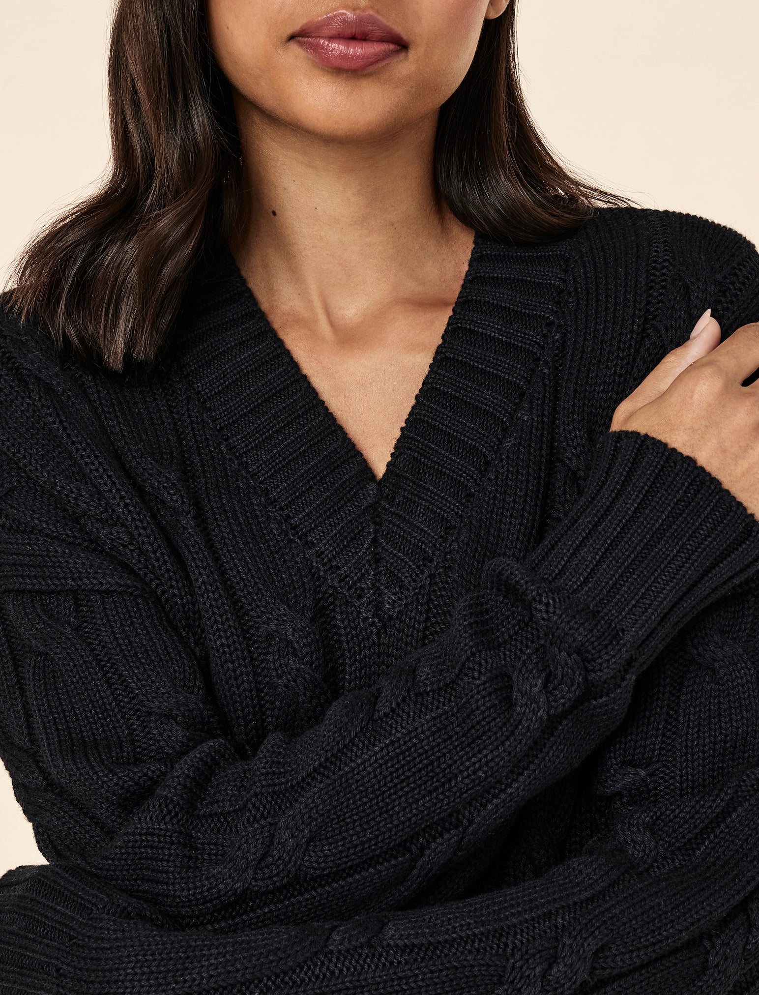 Cotton Cashmere Cable V-Neck Jumper - Image 2